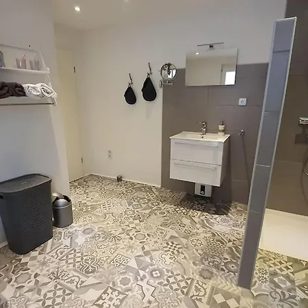 Casa de Férias Freistehendes Haus Im Nationalpark Gemuend Mit E-bike Option! *